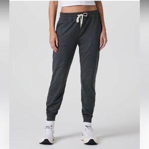 NWT VUORI PERFORMANCE JOGGER - women’s small new with tags - charcoal grey